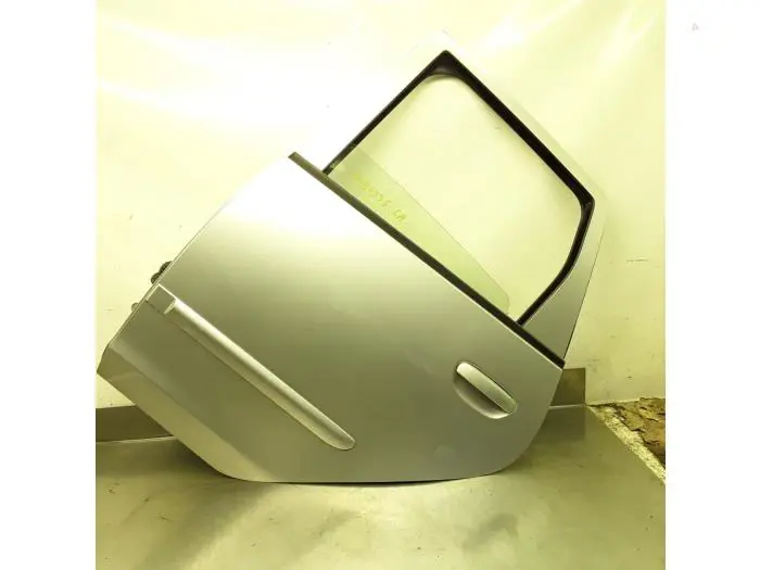 Drzwi lewe tylne wersja 4-drzwiowa Mitsubishi Colt