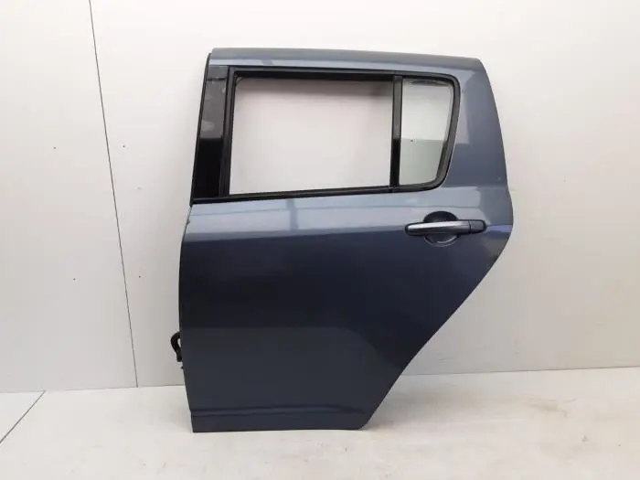 Drzwi lewe tylne wersja 4-drzwiowa Suzuki Swift