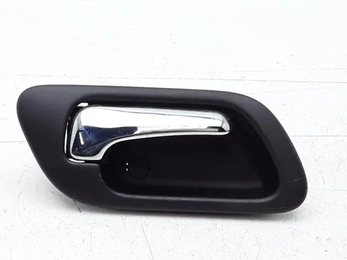 Uchwyt drzwi prawych tylnych wersja 4-drzwiowa Honda Accord