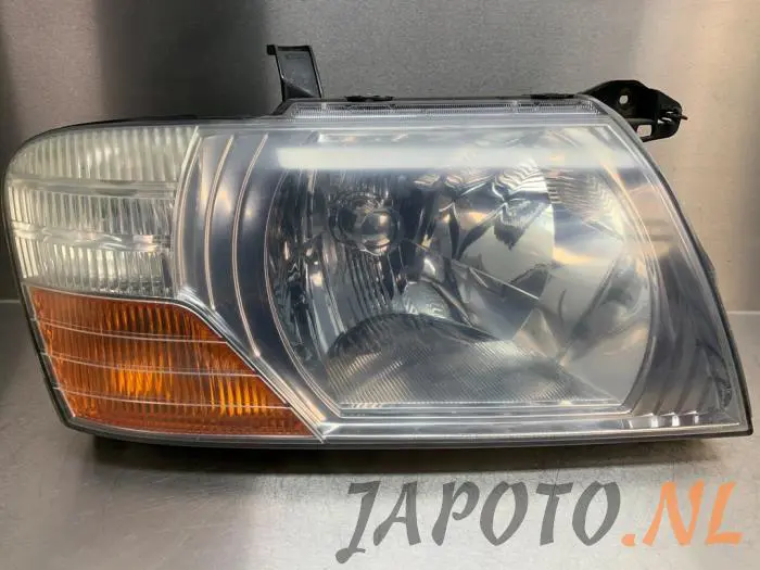 Reflektor prawy Mitsubishi Pajero