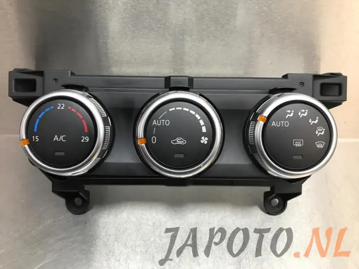 Panel sterowania nagrzewnicy Mazda 2.