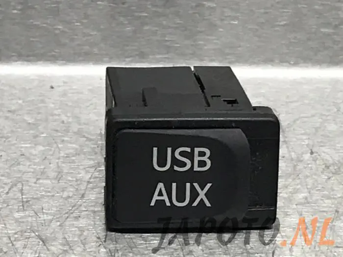 Zlacze AUX/USB Lexus CT 200h
