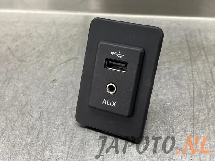 Zlacze AUX/USB Nissan Note