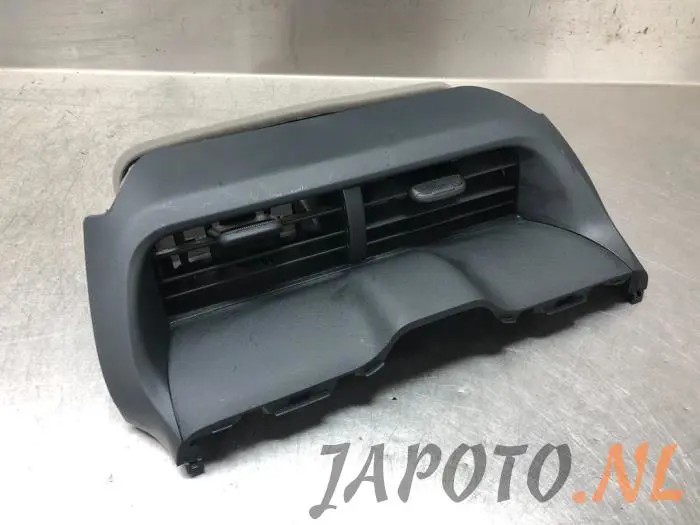 Kratka wentylacyjna deski rozdzielczej Toyota Yaris