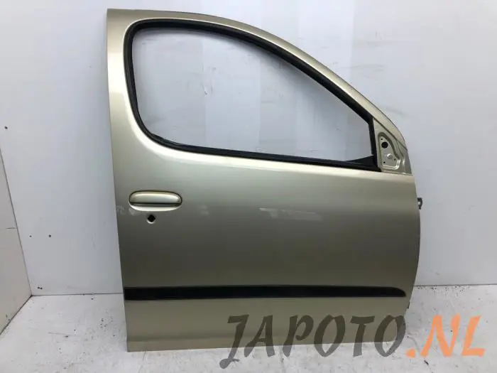 Drzwi prawe przednie wersja 4-drzwiowa Toyota Yaris Verso