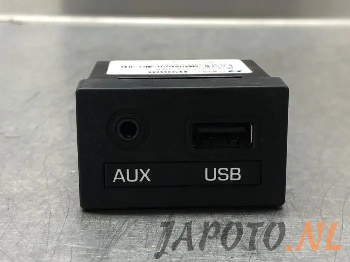 Zlacze AUX/USB Hyundai I10