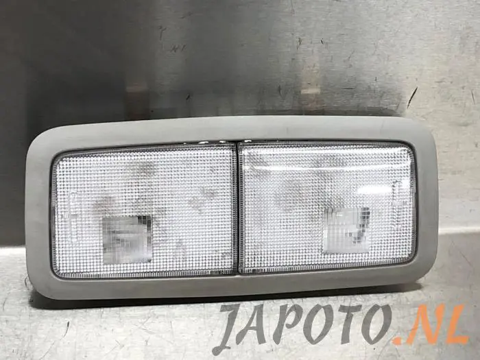 Oswietlenie wewnetrzne tyl Toyota Auris
