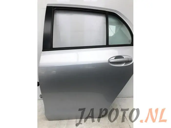 Drzwi lewe tylne wersja 4-drzwiowa Toyota Yaris