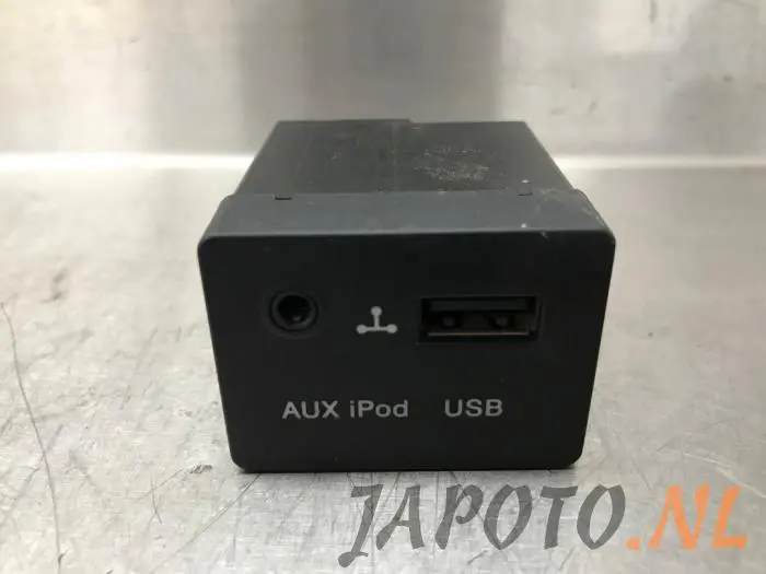 Zlacze AUX/USB Kia Pro Cee'd