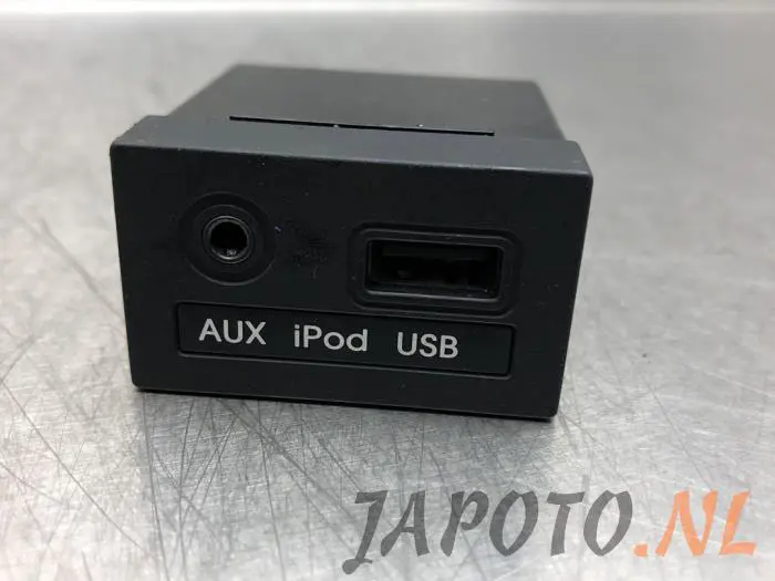 Zlacze AUX/USB Kia Venga