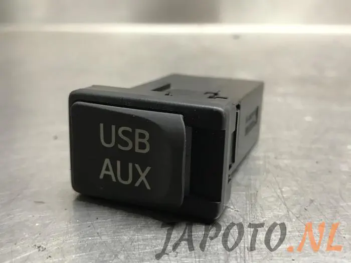 Zlacze AUX/USB Toyota Verso-S