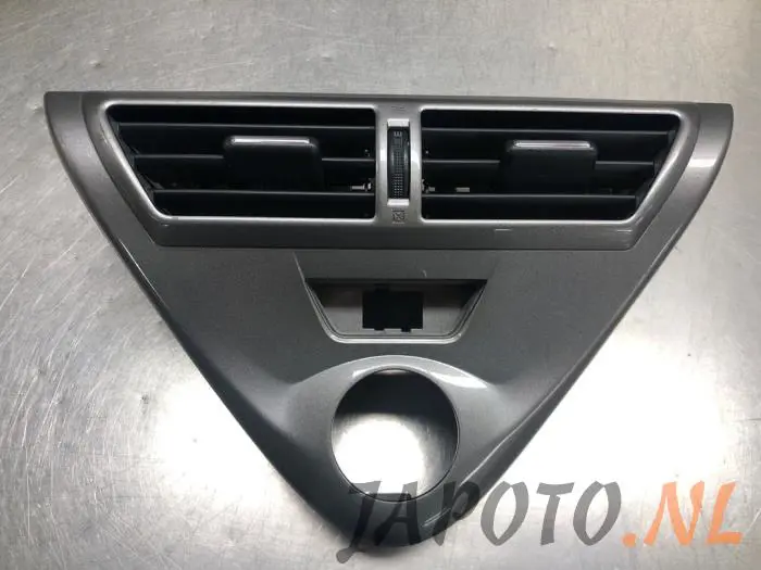 Kratka wentylacyjna deski rozdzielczej Toyota IQ