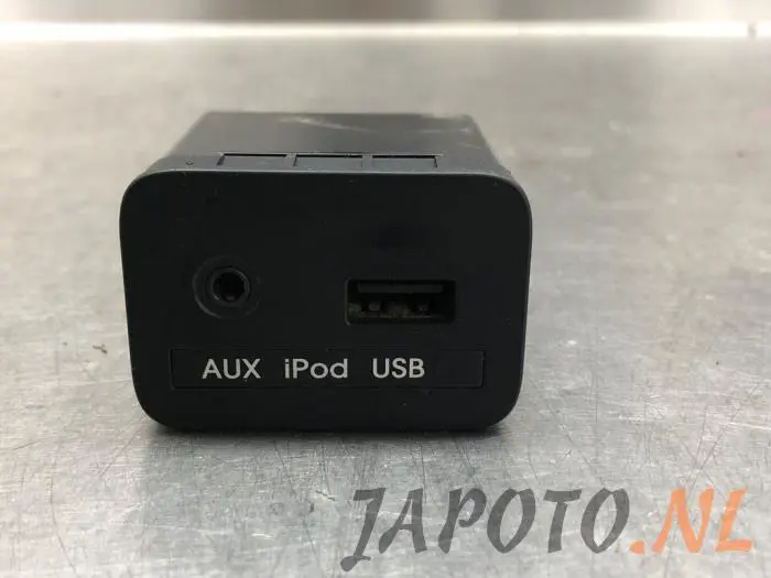 Zlacze AUX/USB Kia Sportage
