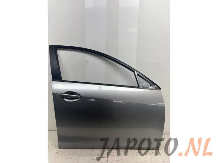 Drzwi prawe przednie wersja 4-drzwiowa Mazda 3.