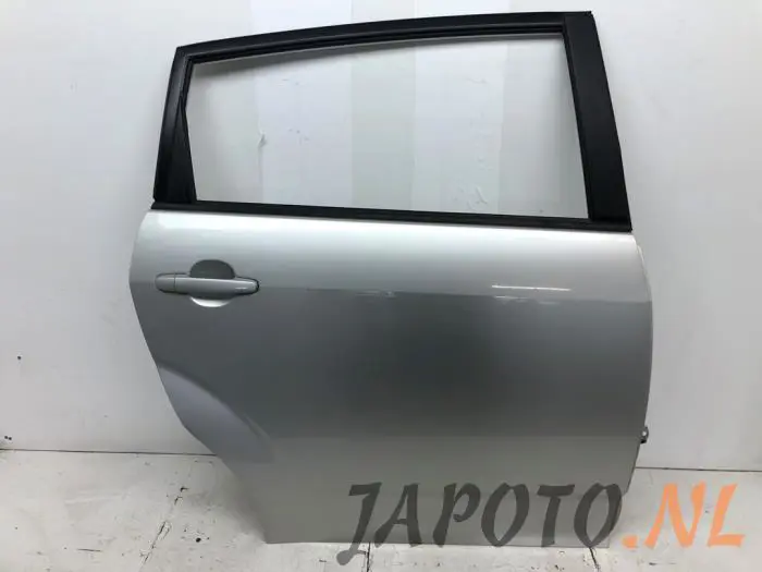 Drzwi prawe tylne wersja 4-drzwiowa Toyota Corolla Verso