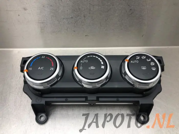Panel sterowania nagrzewnicy Mazda CX-3