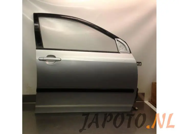 Drzwi prawe przednie wersja 4-drzwiowa Toyota Corolla