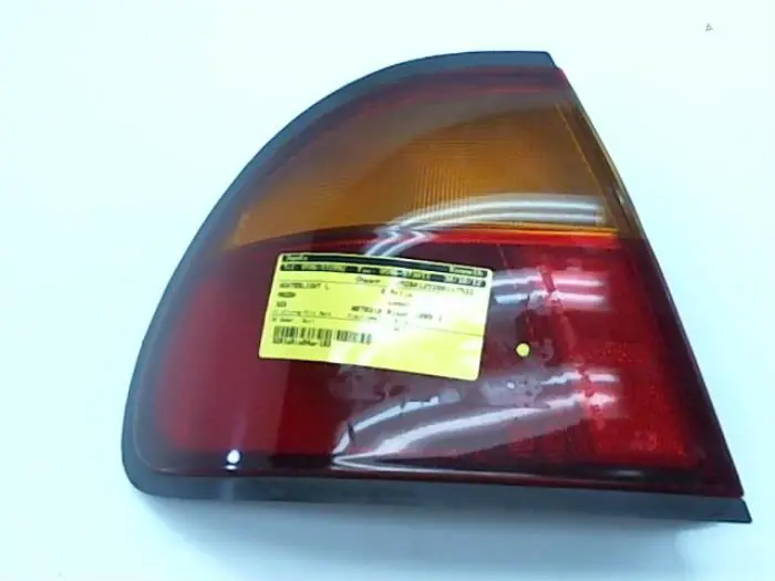 Tylne swiatlo pozycyjne lewe Mazda 323